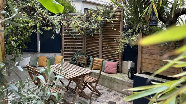 Outdoor dining - Appartement Avec Terrasse Ensoleillée au Calme (Paris)