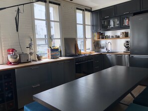 Oven, stovetop, dishwasher - Appartement Avec Terrasse Ensoleillée au Calme (Paris)