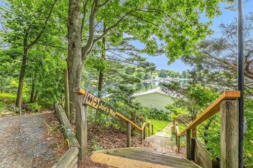 2 BR, 2 BA cottage on Middle Bayou of Hamlin Lake.