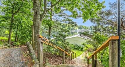 2 BR, 2 BA cottage on Middle Bayou of Hamlin Lake.