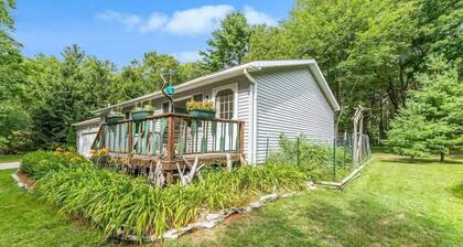 2 BR, 2 BA cottage on Middle Bayou of Hamlin Lake.