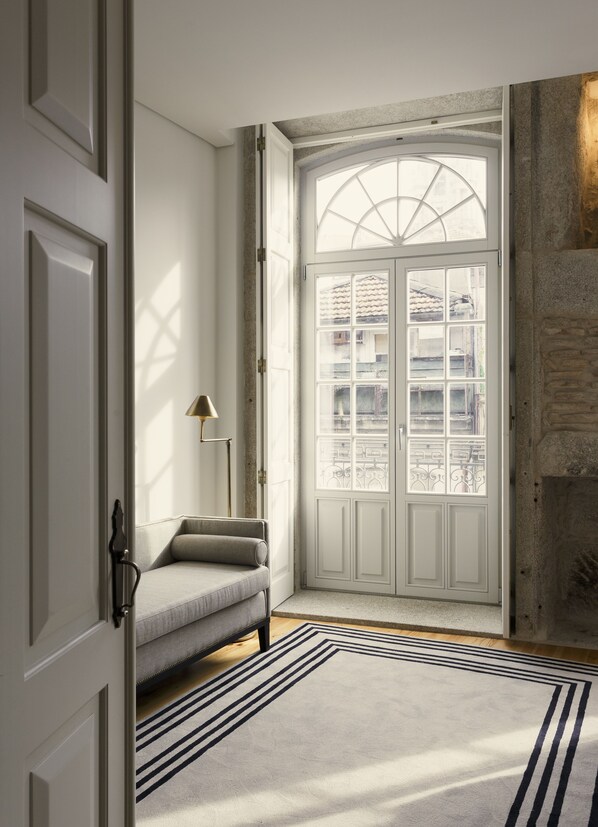 Interior - Stay at our family friendly 2 bedroom Superior Apartment in downtown Porto! (Porto)