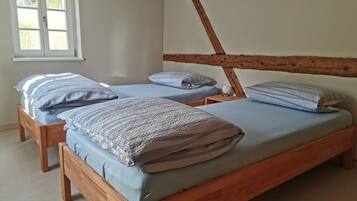 2 Schlafzimmer, Reisekinderbett, WLAN, BettwÀsche