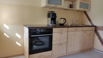 KĂŒhlschrank, Ofen, Herdplatte, GeschirrspĂŒler