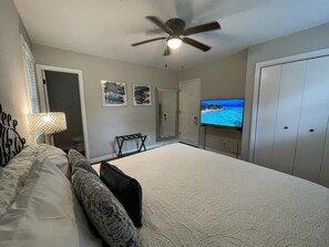 3 室のベッドルーム、デスク、アイロン / アイロン台、旅行用ベビーベッド