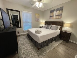 3 bedrooms, desk, iron/ironing board, travel cot - Discounted Charleston 2 King Suites Hot Tub Games2 (North Charleston)