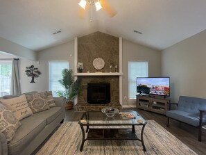 Smart TV, chimenea y impresora