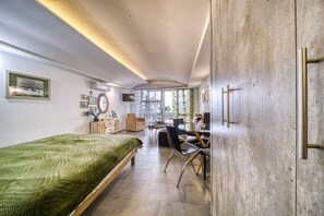 1 habitación, escritorio, tabla de planchar con plancha y wifi gratis