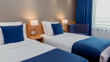 Standard Twin Room | Minibar, in-room safe, desk, laptop workspace
