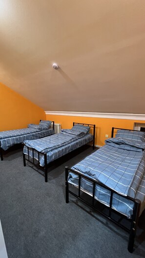 ห้องอีโคโนมีทริปเปิล | เตารีด/โต๊ะรีดผ้า