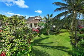 Exterior - Hale Milo: Charming Garden Cottage in Sunny Poipu! (Koloa)