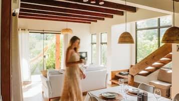 Casa premium | Área de estar | Smart TV 33 polegadas com canais digitais, Netflix, filmes pagos