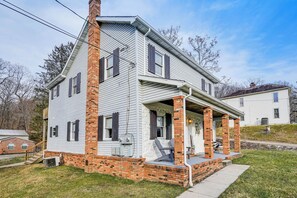 Apartment (1 Bedroom) | Interior - Zanesville Apartment w/ Porch - 3 Mi to Downtown! (Zanesville)