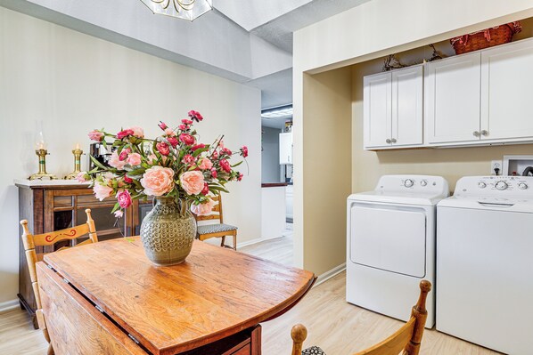 Apartment (1 Bedroom) | Interior - Zanesville Apartment w/ Porch - 3 Mi to Downtown! (Zanesville)