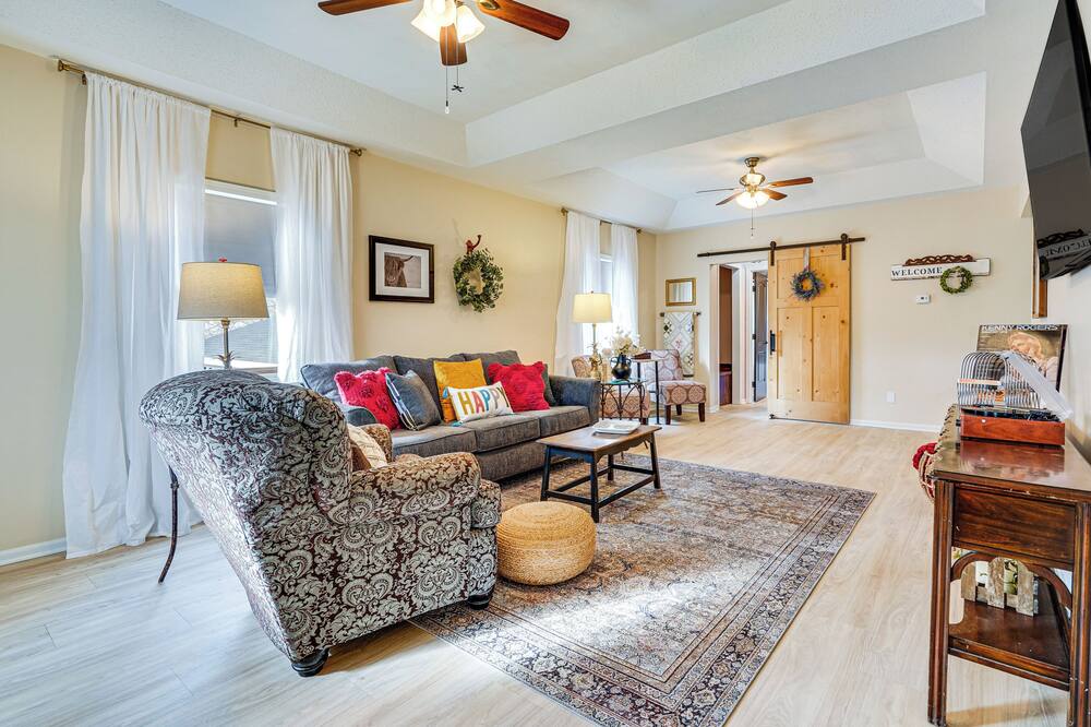 Zanesville Apartment w/ Porch - 3 Mi to Downtown! - Muskingum River, OH