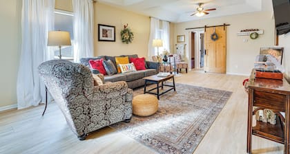 Zanesville Apartment w/ Porch - 3 Mi to Downtown!