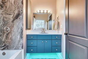 Apartment (1 Bedroom) | Interior - Zanesville Apartment w/ Porch - 3 Mi to Downtown! (Zanesville)