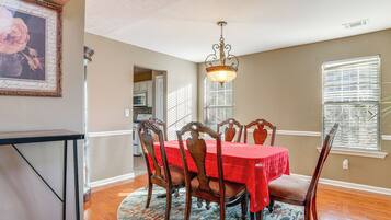 House (4 Bedrooms) | Interior