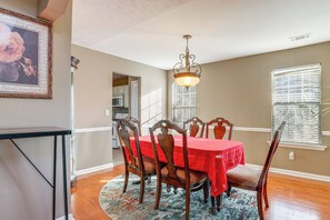 House (4 Bedrooms) | Interior