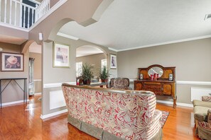 House (4 Bedrooms) | Interior