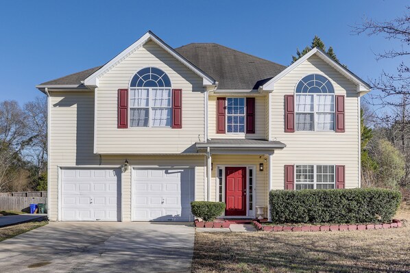 House (4 Bedrooms) | Front of property