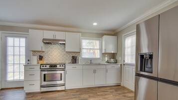 House (3 Bedrooms) | Interior