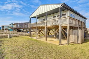 House (3 Bedrooms) | Interior - Gulf Coast Views: Waterfront Surfside Beach Home! (Freeport)