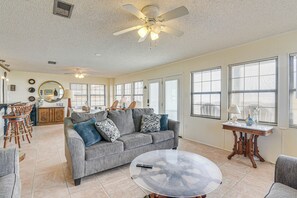 House (3 Bedrooms) | Interior - Gulf Coast Views: Waterfront Surfside Beach Home! (Freeport)