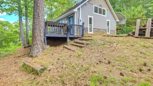 A cabin with a wooden deck, stone steps, and a stone foundation. - 'gabbi's Getaway' - Little Tallapoosa River Cabin (Wedowee)