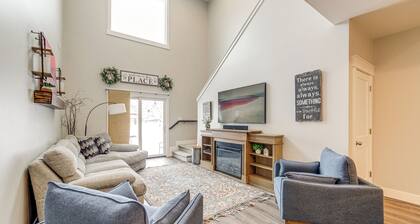 Hike, Fish & Ski! Bright Swan Valley Townhome