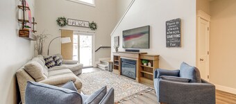 Hike, Fish & Ski! Bright Swan Valley Townhome