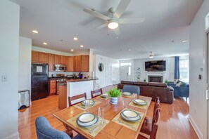 Apartment (3 Bedrooms) | Interior - 3 Mi to Beach: Ocean View Getaway w/ Pool Access (Ocean View)