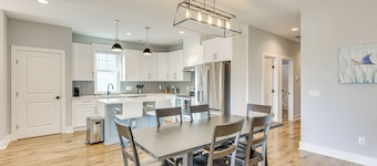 Oak Island Fall Getaway: Coastal Home & Deck