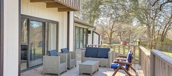 Hot Tub, Deck & Grill: Brookshire Gem Near Venues