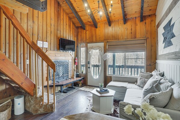 Interior - Brian Head Chalet w/ Mountain Views, Near Skiing! (Brian Head)