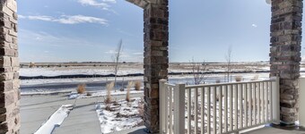 17 Mi to Downtown Denver: Modern Aurora Home!