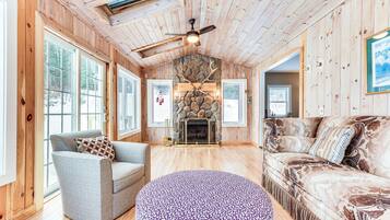 House (4 Bedrooms) | Front of property