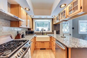 House (4 Bedrooms) | Interior