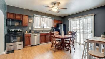 House (3 Bedrooms) | Interior