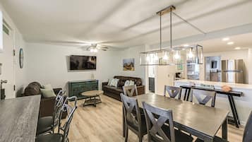 Apartment (2 Bedrooms) | Front of property