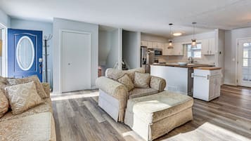 ํ์ฐ์ค (3 Bedrooms) | ๋ด๋ถ