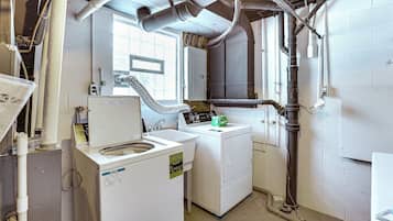 ํ์ฐ์ค (3 Bedrooms) | ๋ด๋ถ