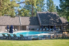 Apartment (2 Bedrooms) | Interior - Pool & River Access: Mt Bachelor Condo w/ Patio! (Bend)