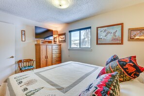 1 bedroom, iron/ironing board, bed sheets - Cozy Winter Park Condo ~ 2 Mi to Ski Lifts! (Winter Park)