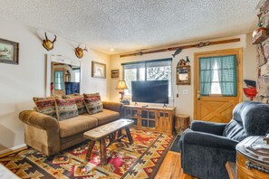 Living area - Cozy Winter Park Condo ~ 2 Mi to Ski Lifts! (Winter Park)