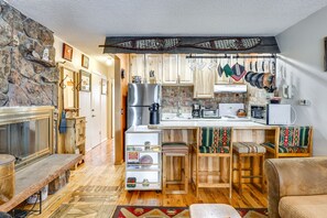 Microwave, oven, stovetop, dishwasher - Cozy Winter Park Condo ~ 2 Mi to Ski Lifts! (Winter Park)