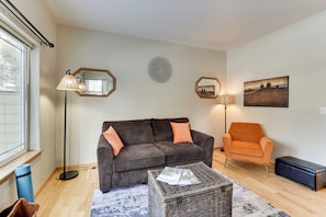Apartment (2 Bedrooms) | Interior - Klamath Falls Townhome w/ Deck & Resort Amenities! (Klamath Falls)