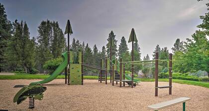 Klamath Falls Townhome w/ Deck & Resort Amenities!