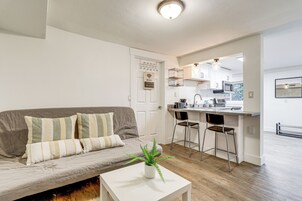 Apartment (2 Bedrooms) | Front of property