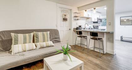 Walk to Beach & Lake Access: Cozy Redmond Apt!
